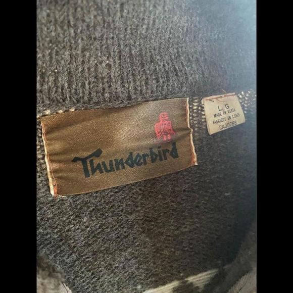 VINTAGE Thunderbird Women’s L Sweater (I would say M) in very good condition .d - Picture 3 of 5